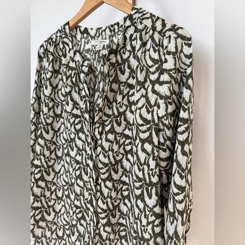 Jachs Girlfriend Blouse Womens Size M Olive Green Abstract Print V-Neck Flowy - Picture 2 of 10